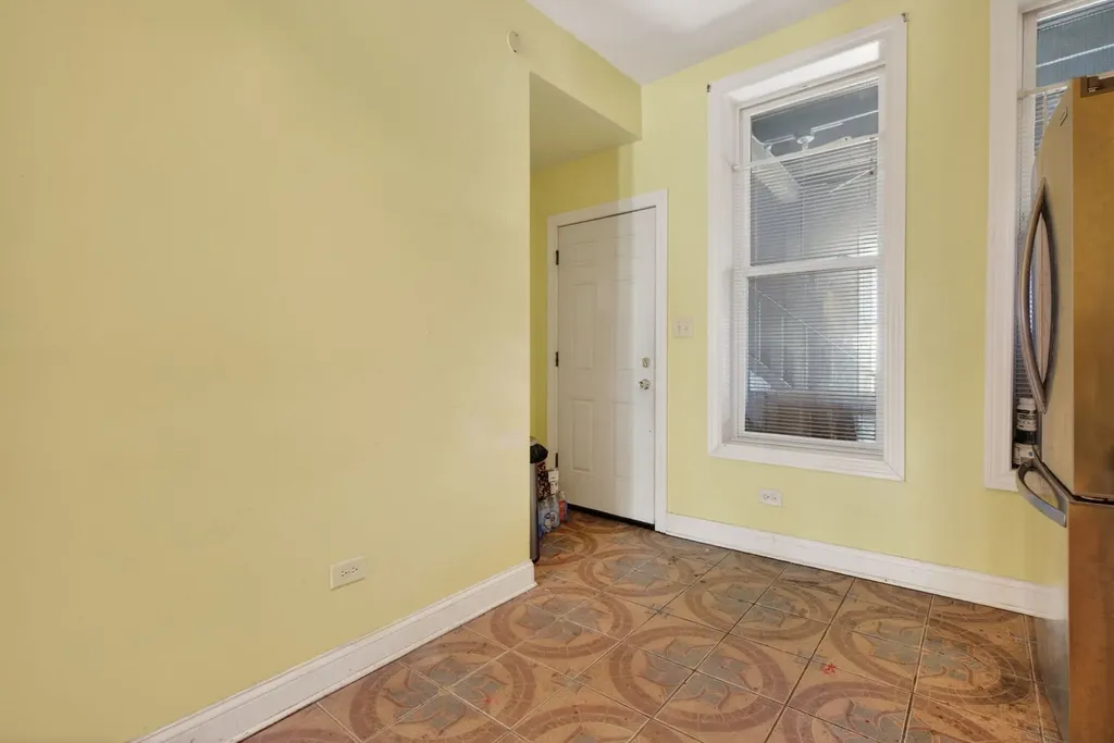 3657 West Ohio Street Chicago IL 60624