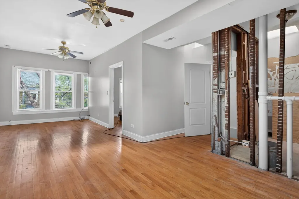 3657 West Ohio Street Chicago IL 60624