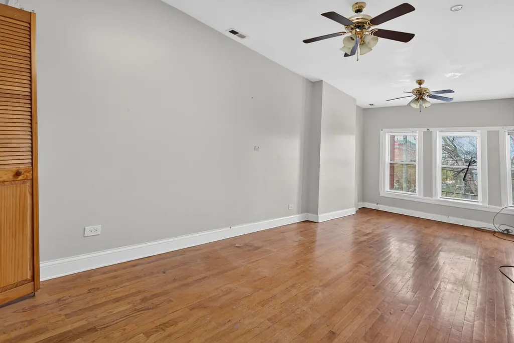 3657 West Ohio Street Chicago IL 60624