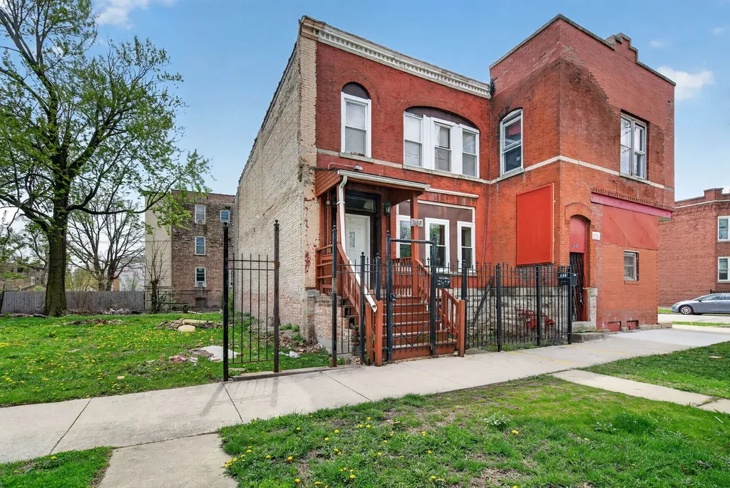 3657 West Ohio Street Chicago IL 60624