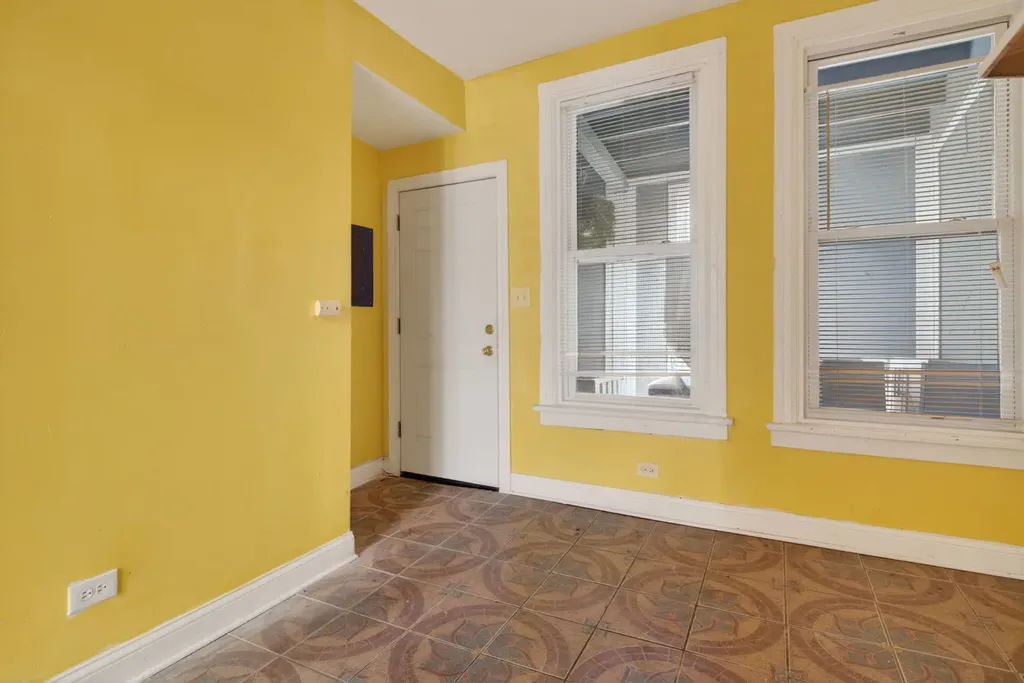 3657 West Ohio Street Chicago IL 60624