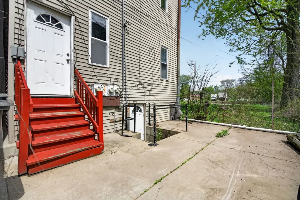 3657 West Ohio Street Chicago IL 60624