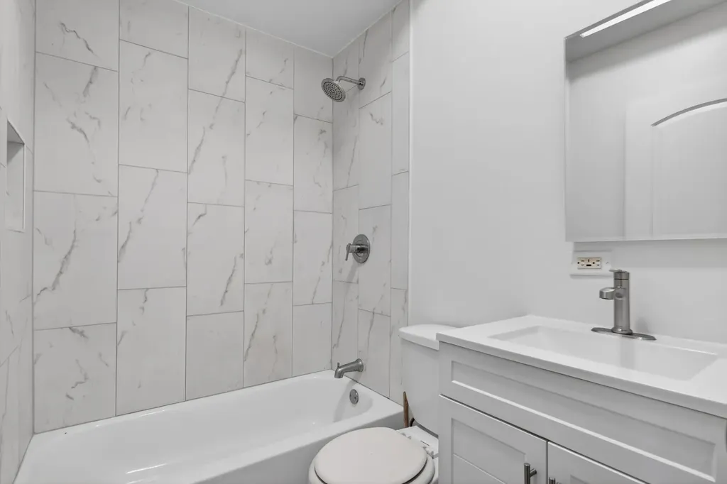 3657 West Ohio Street Chicago IL 60624