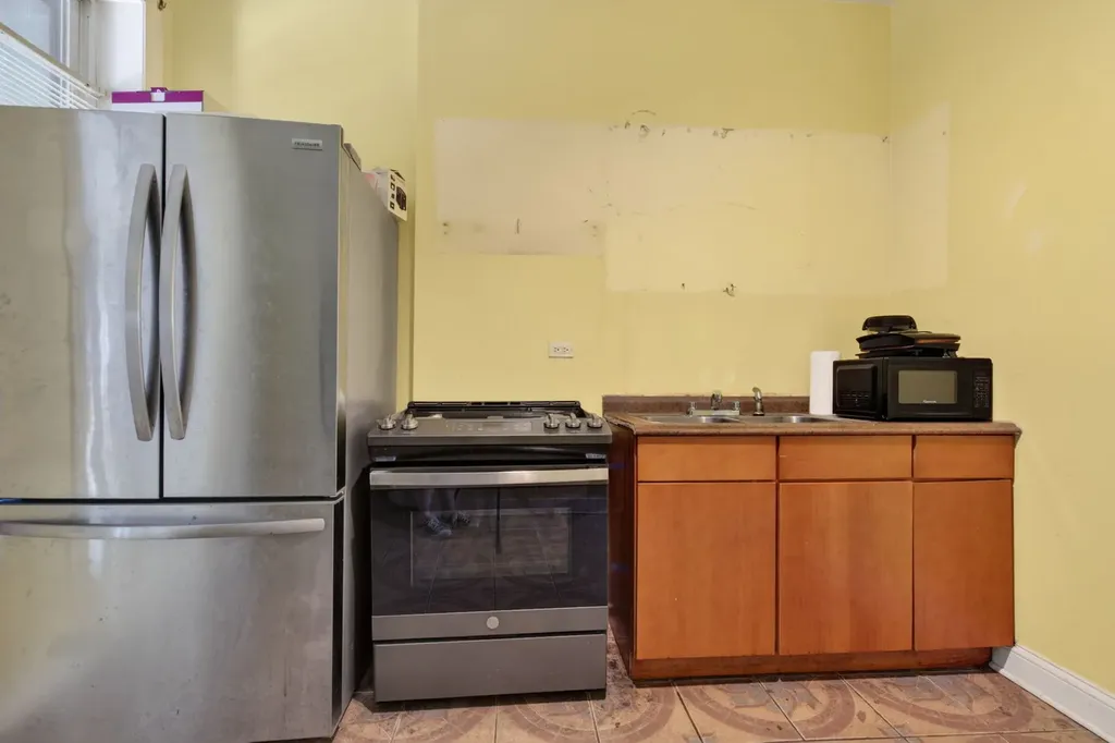 3657 West Ohio Street Chicago IL 60624
