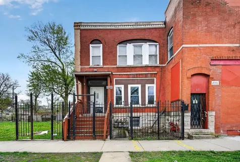 3657 West Ohio Street Chicago IL 60624