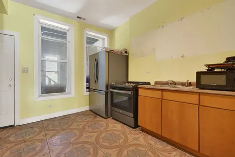 3657 West Ohio Street Chicago IL 60624