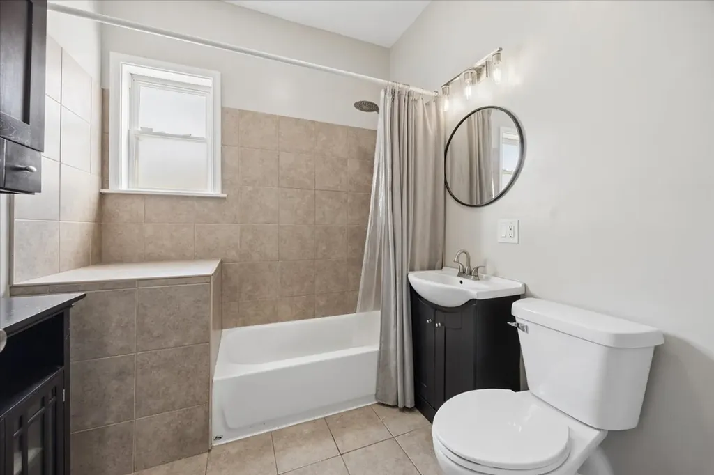 4817 West Dakin Street Chicago IL 60641