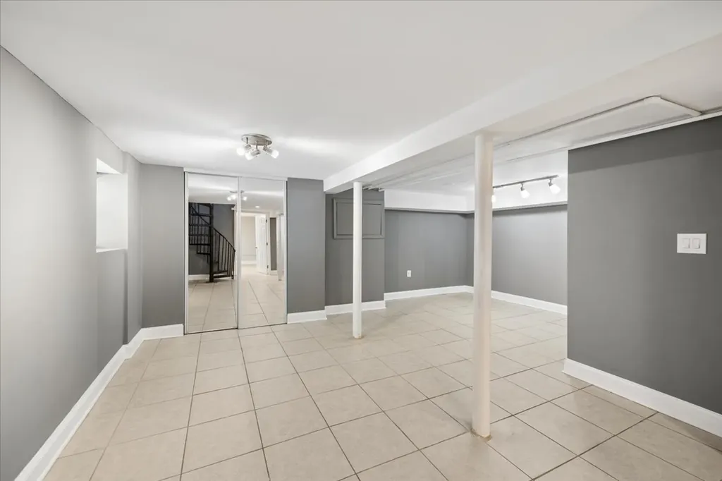4817 West Dakin Street Chicago IL 60641