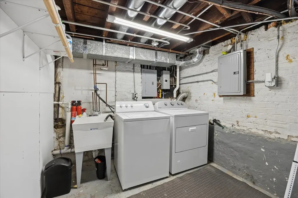 4817 West Dakin Street Chicago IL 60641