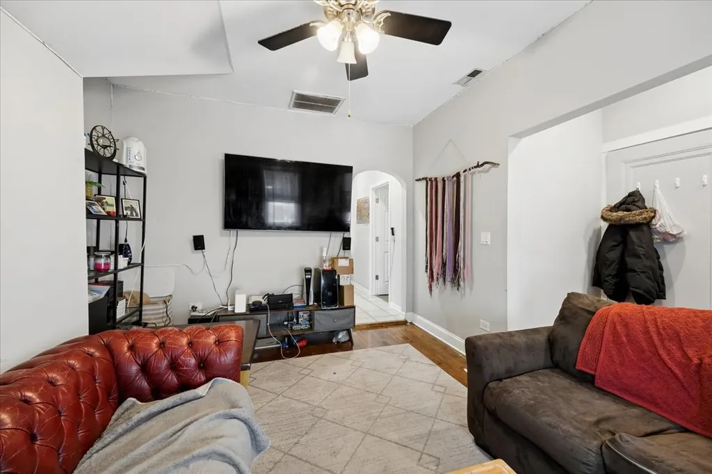 4817 West Dakin Street Chicago IL 60641