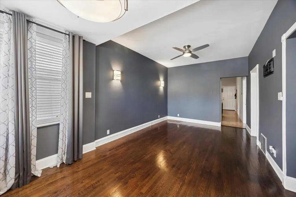 4817 West Dakin Street Chicago IL 60641