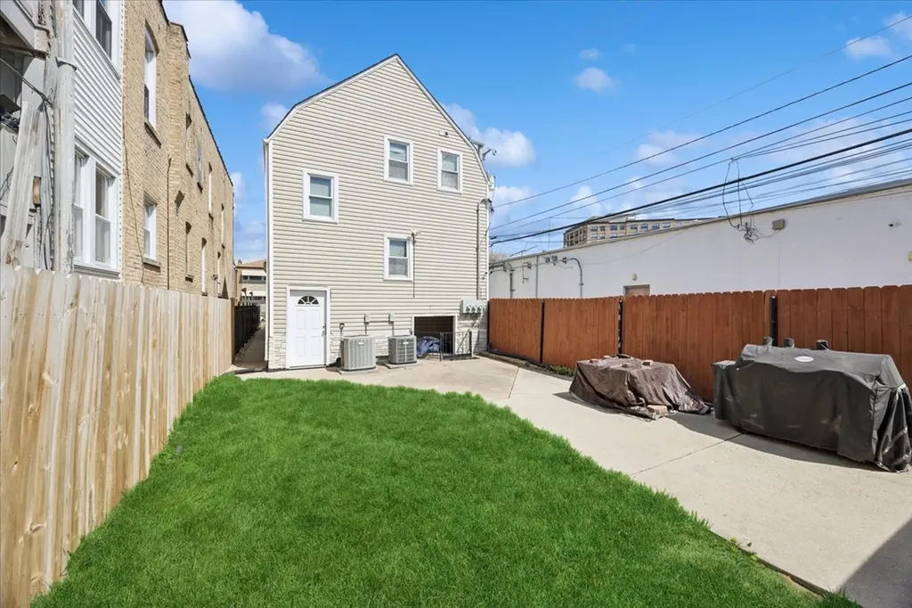 4817 West Dakin Street Chicago IL 60641