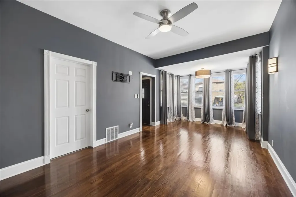 4817 West Dakin Street Chicago IL 60641