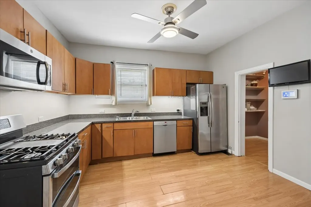 4817 West Dakin Street Chicago IL 60641