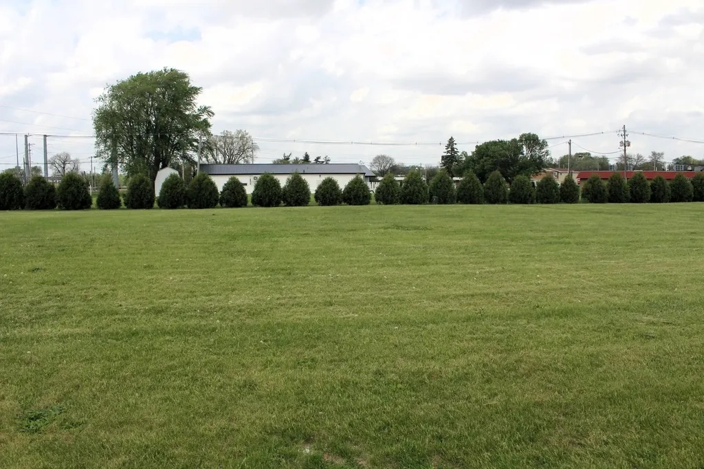 28 Liberty Lane Clinton IL 61727