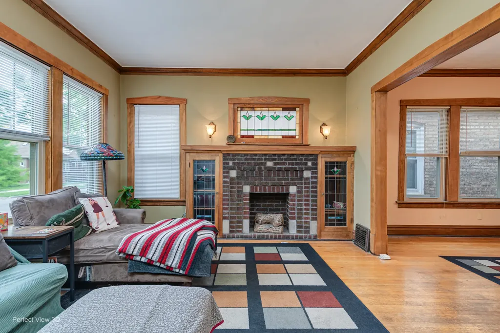 4050 North Menard Avenue Chicago IL 60634