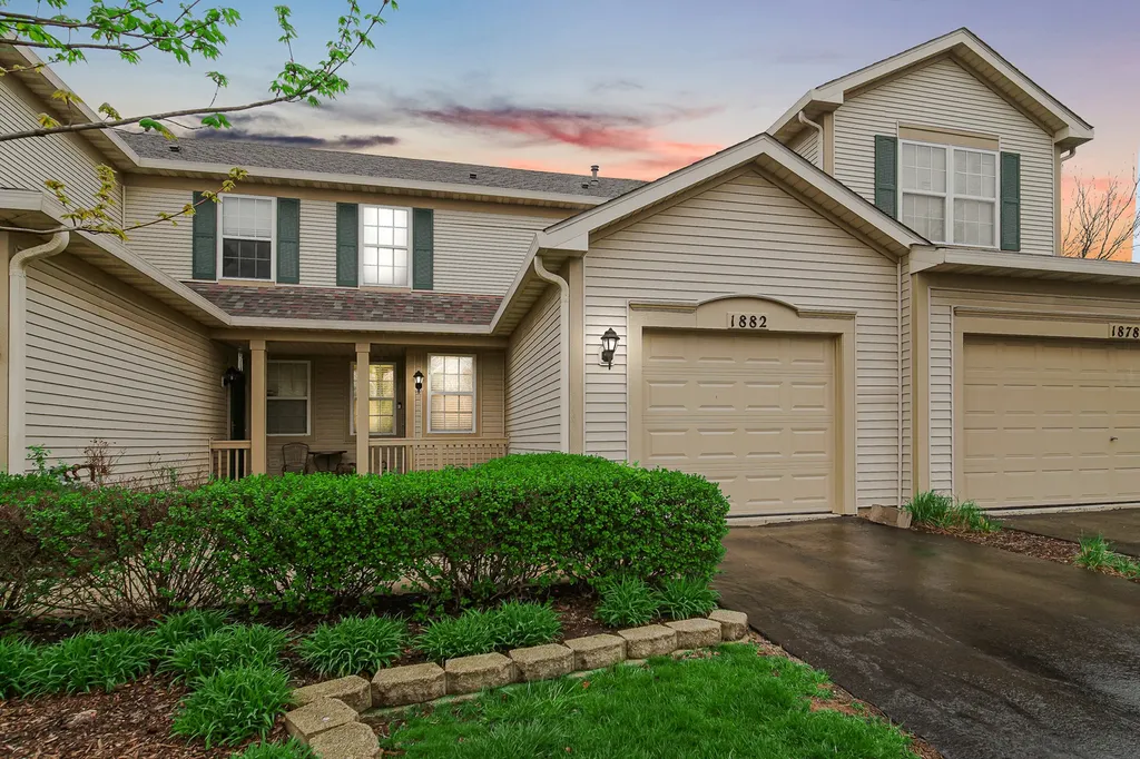 1882 North Wentworth Circle Romeoville IL 60446