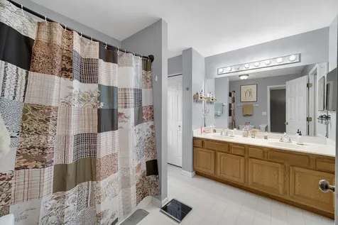 1882 North Wentworth Circle Romeoville IL 60446