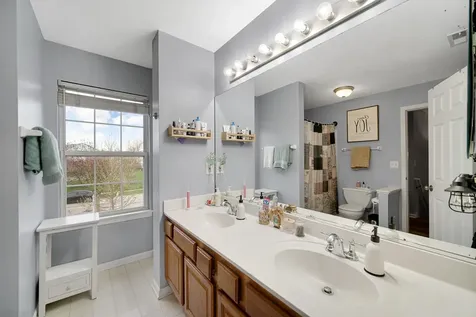 1882 North Wentworth Circle Romeoville IL 60446