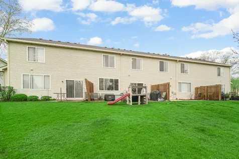 1882 North Wentworth Circle Romeoville IL 60446