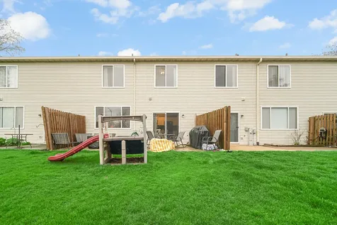 1882 North Wentworth Circle Romeoville IL 60446
