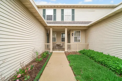 1882 North Wentworth Circle Romeoville IL 60446