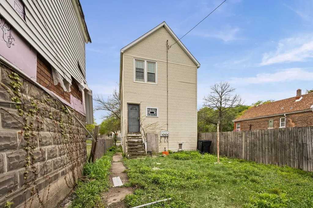 8405 South Baltimore Avenue Chicago IL 60617