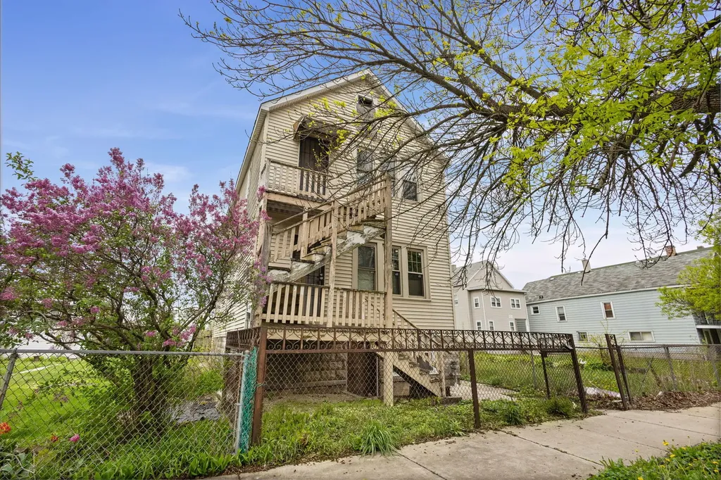 8405 South Baltimore Avenue Chicago IL 60617