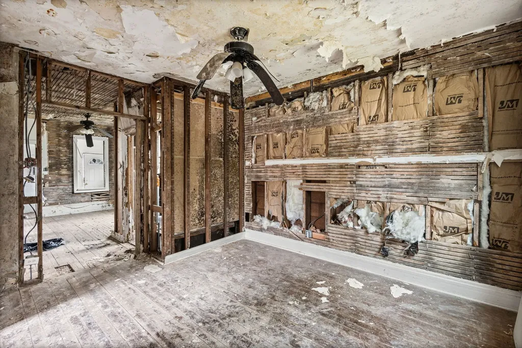 8405 South Baltimore Avenue Chicago IL 60617