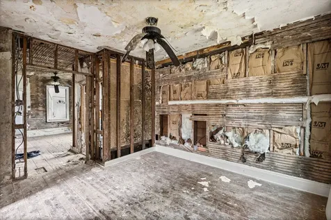 8405 South Baltimore Avenue Chicago IL 60617