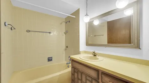 15058 Naughton Drive South Holland IL 60473