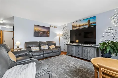 1068 North Camden Lane South Elgin IL 60177