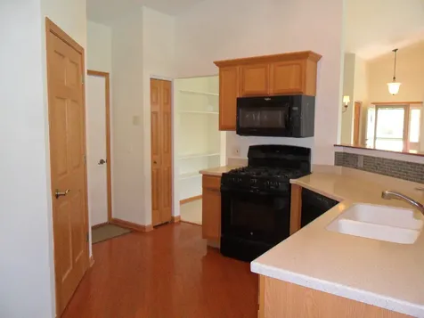678 Cadillac Circle Romeoville IL 60446