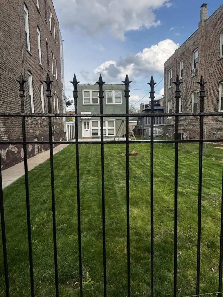 6813 South Wabash Avenue Chicago IL 60637
