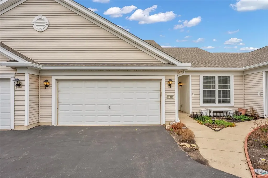 14084 Moraine Hills Drive Huntley IL 60142