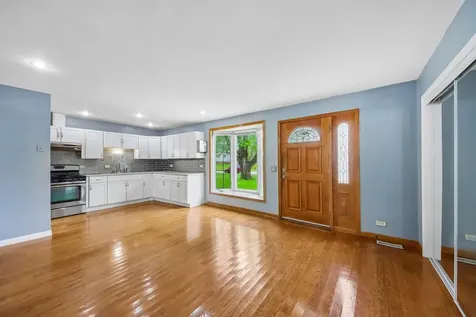 670 Lakeview Lane Hoffman Estates IL 60169