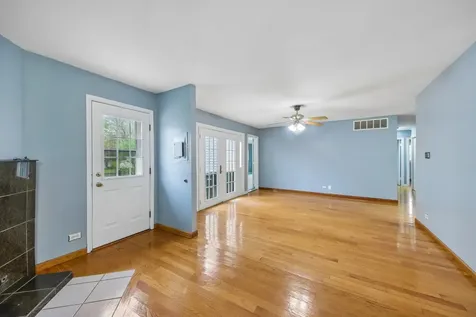 670 Lakeview Lane Hoffman Estates IL 60169