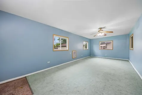 670 Lakeview Lane Hoffman Estates IL 60169