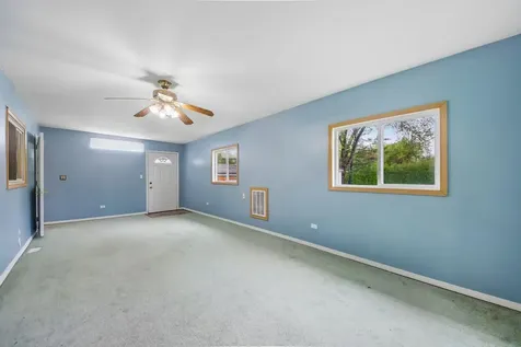 670 Lakeview Lane Hoffman Estates IL 60169