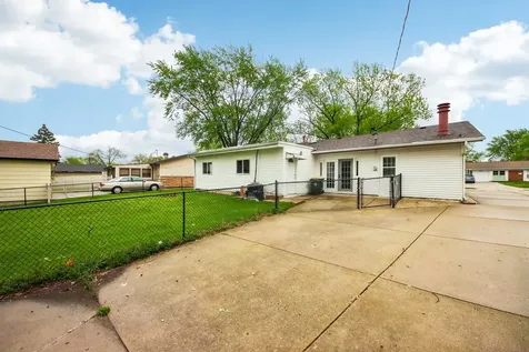 670 Lakeview Lane Hoffman Estates IL 60169