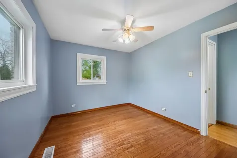 670 Lakeview Lane Hoffman Estates IL 60169