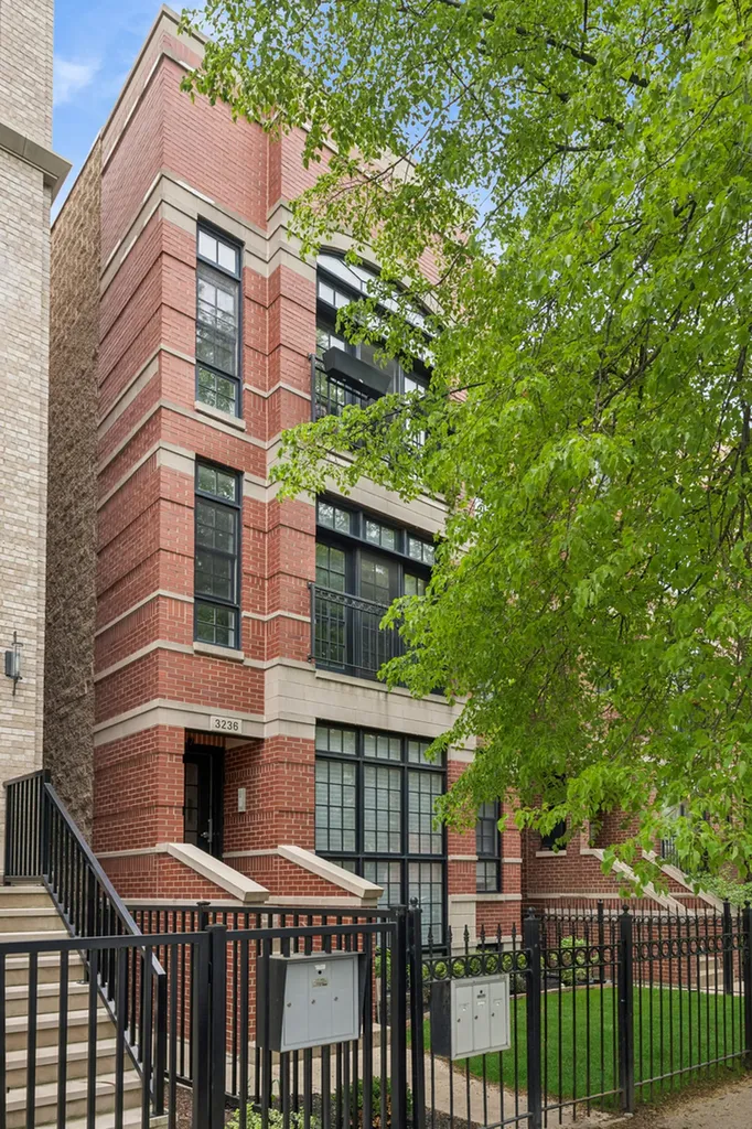3236 North Kenmore Avenue Chicago IL 60657