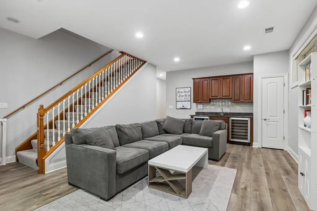 3236 North Kenmore Avenue Chicago IL 60657
