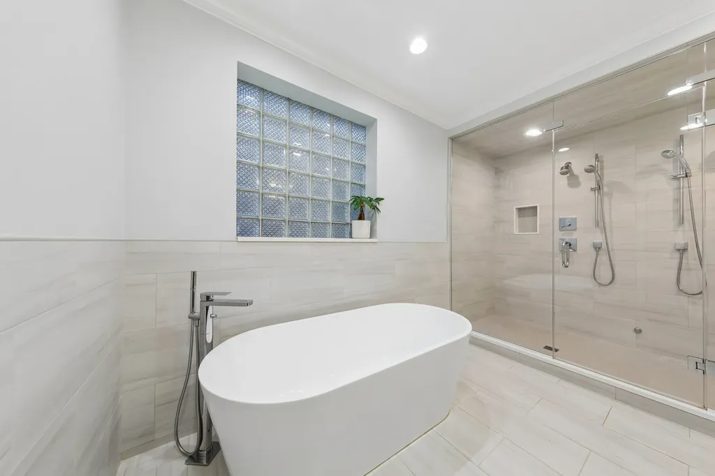3236 North Kenmore Avenue Chicago IL 60657