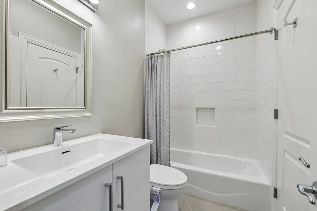 3236 North Kenmore Avenue Chicago IL 60657