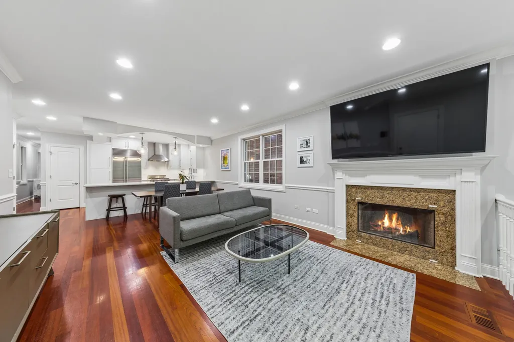 3236 North Kenmore Avenue Chicago IL 60657
