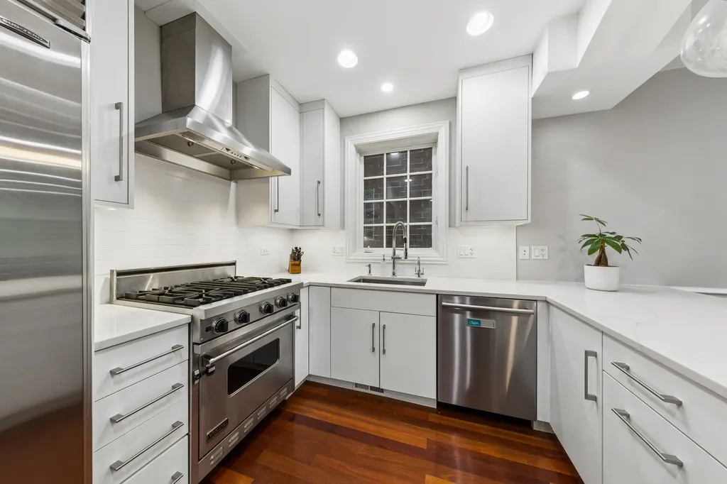 3236 North Kenmore Avenue Chicago IL 60657