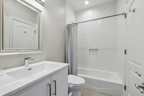 3236 North Kenmore Avenue Chicago IL 60657