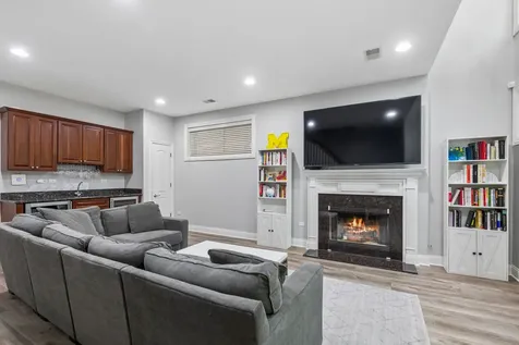 3236 North Kenmore Avenue Chicago IL 60657