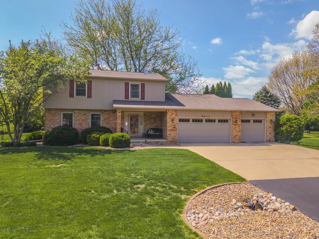 8833 Tamarac Way Bloomington IL 61705